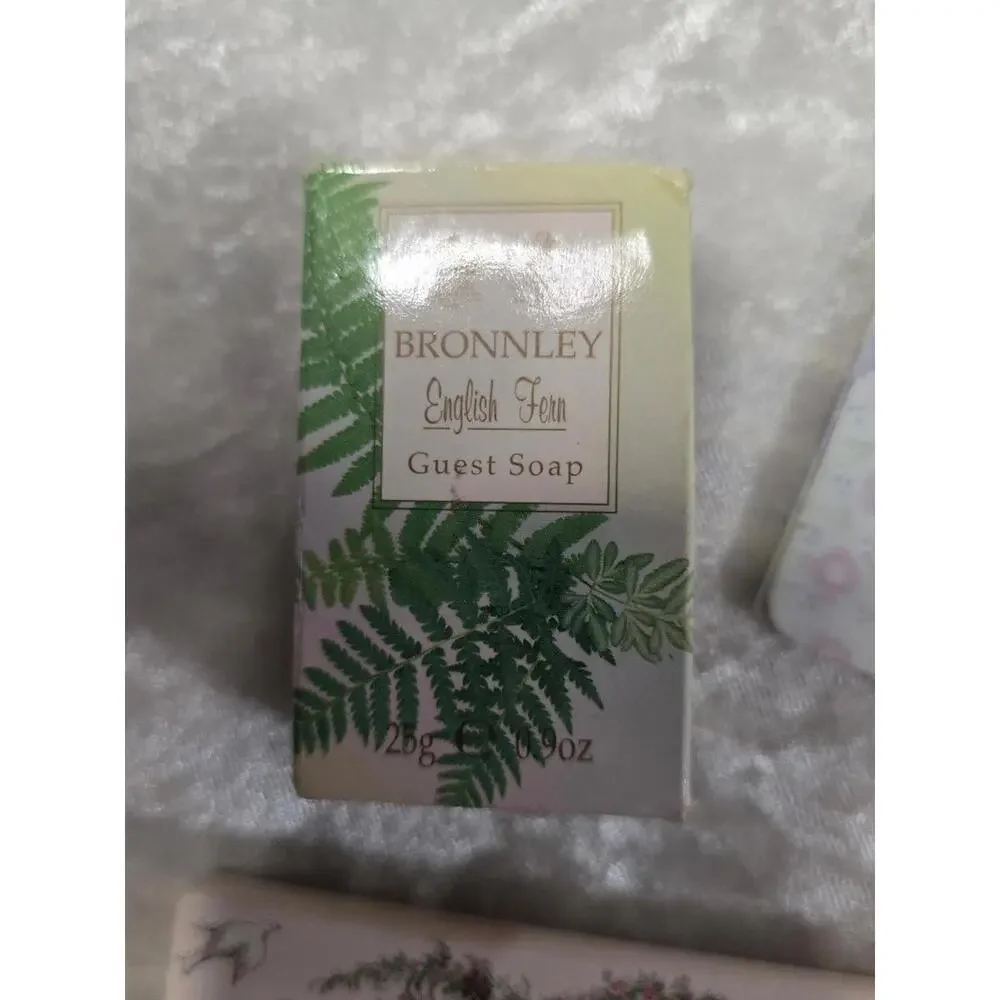 Vintage bundle of toiletries all brand new - Picture 5 of 5
